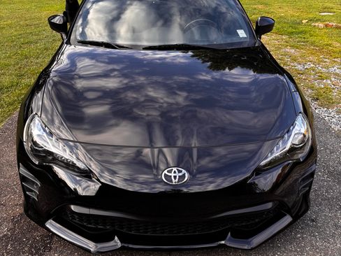 Used 2020 Toyota 86 RWD image 6