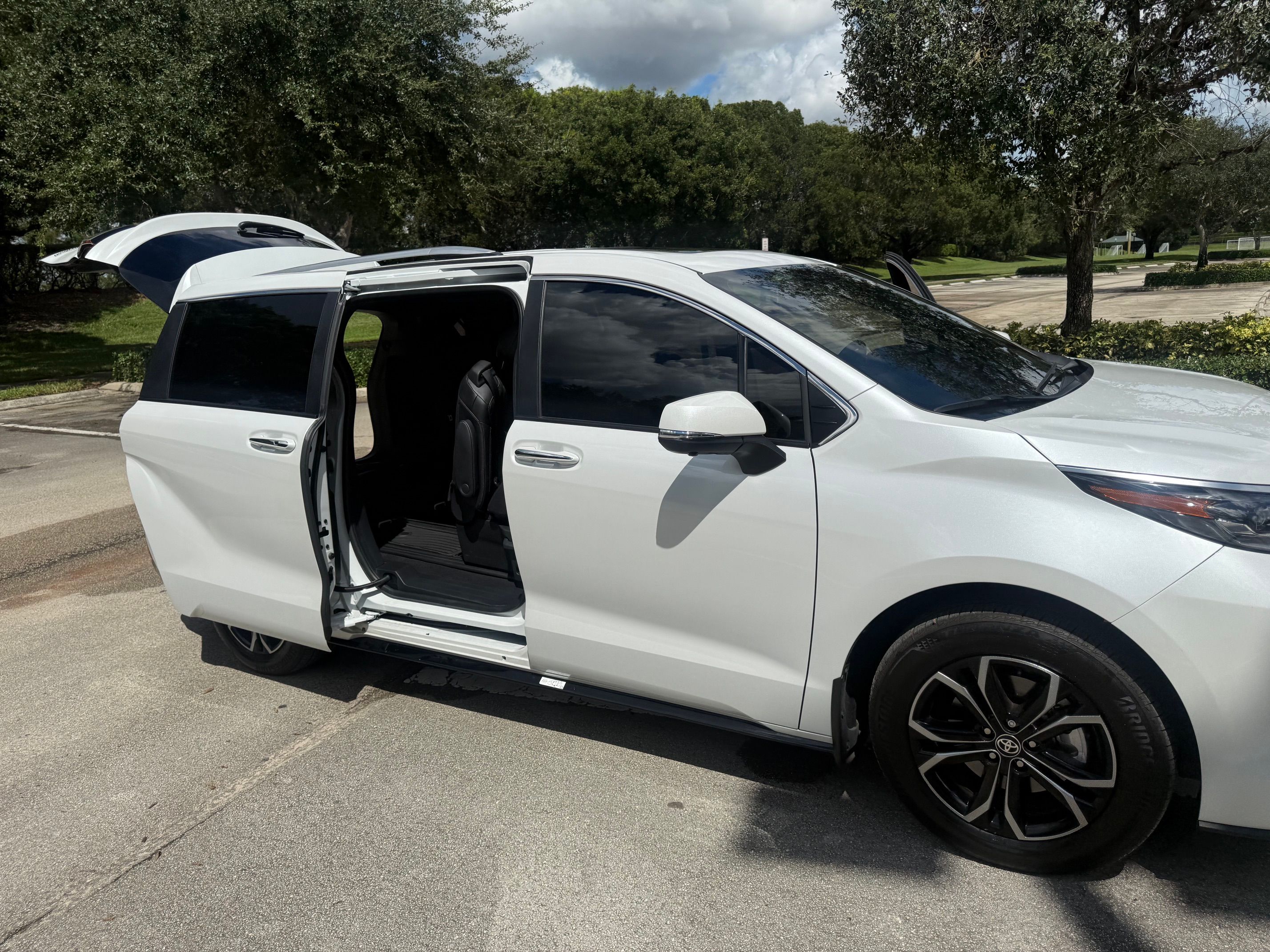 Used 2026 Toyota Sienna Platinum AWD/4WD image 13