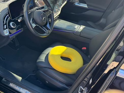 Used 2025 Mercedes-Benz E 350 4MATIC Sedan image 2