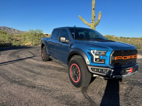 Used 2019 Ford F150 Raptor w/ Equipment Group 801A Mid image 8