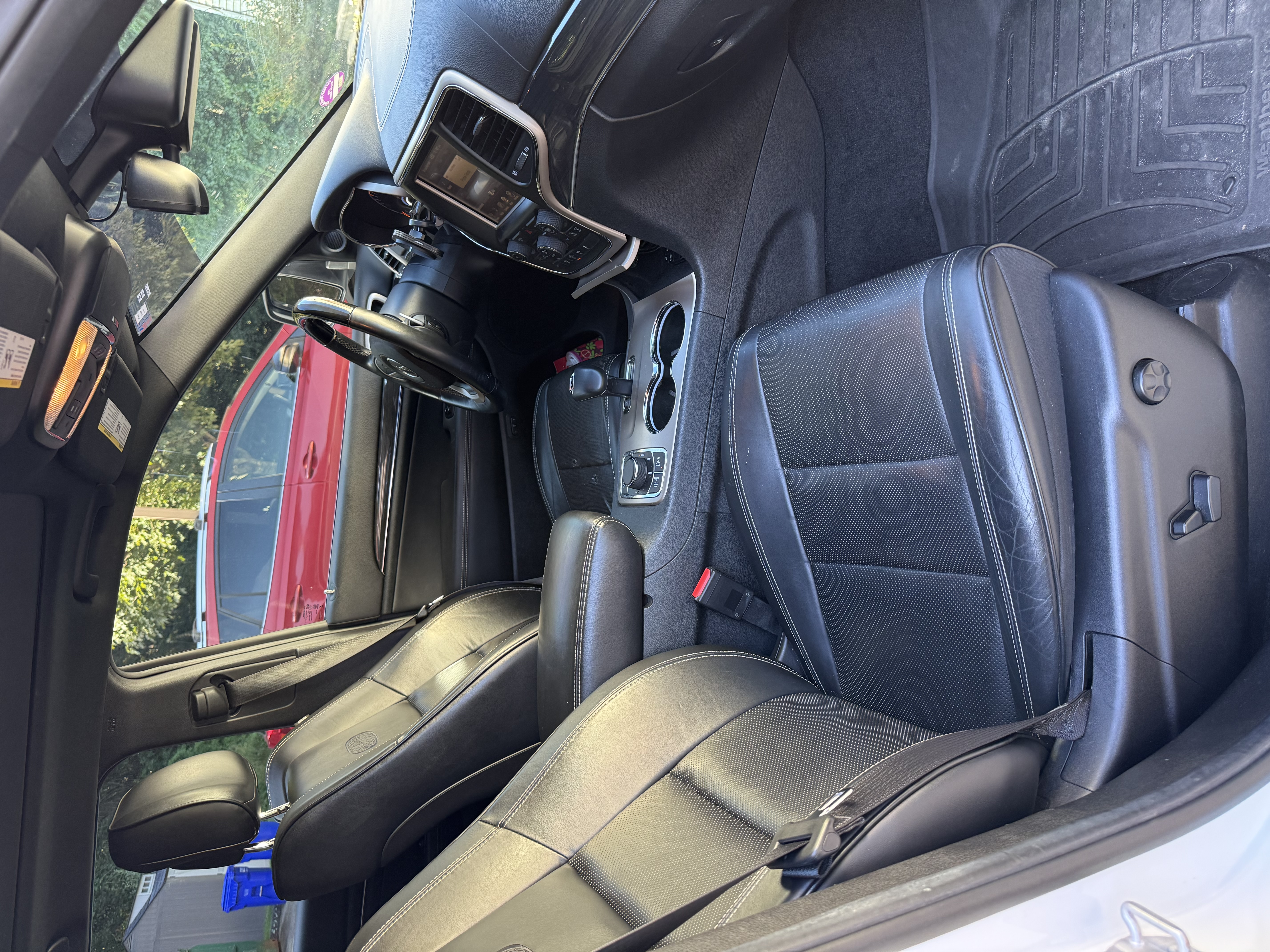 Used 2014 Jeep Grand Cherokee Overland w/ Advanced Technology Group AWD/4WD image 9