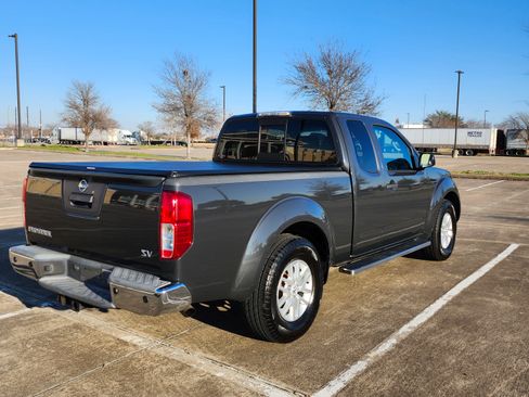 Used 2015 Nissan Frontier SV image 6