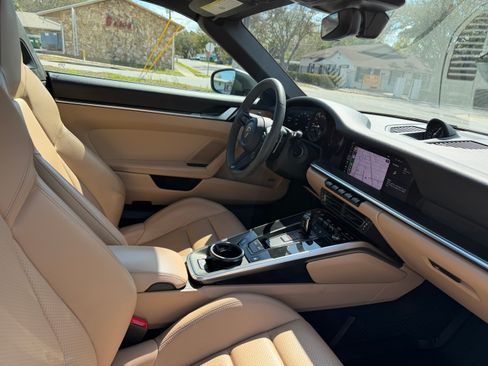 Used 2021 Porsche 911 image 5