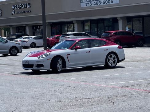 Used 2015 Porsche Panamera image 1