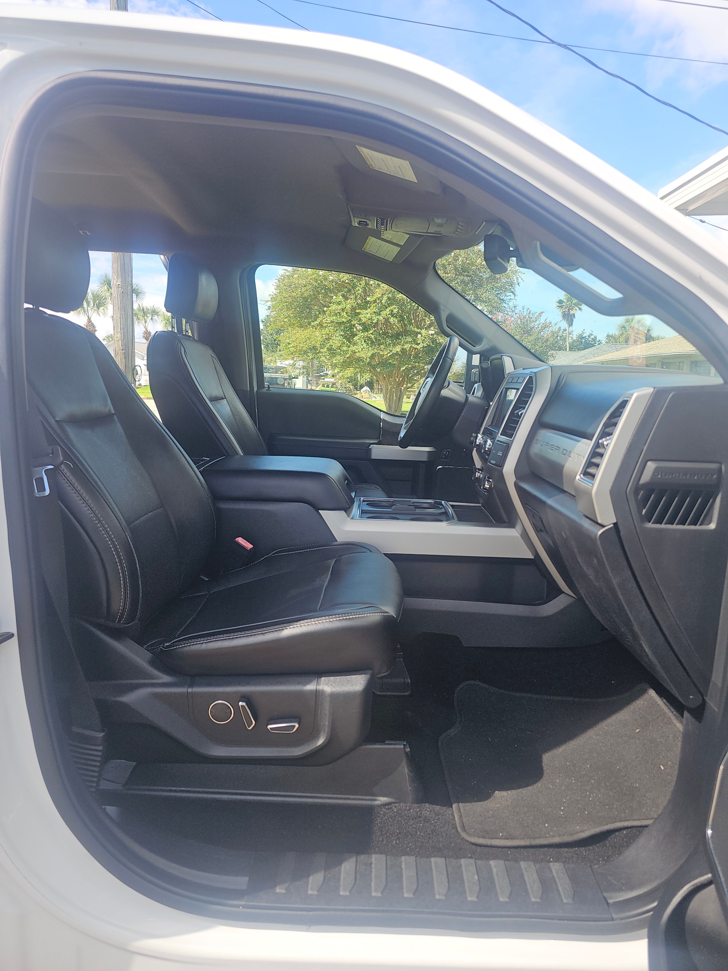 Used 2019 Ford F250 Lariat w/ Lariat Ultimate Package AWD/4WD image 13