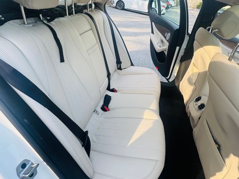 Used 2020 Mercedes-Benz E 350 4MATIC Sedan image 9