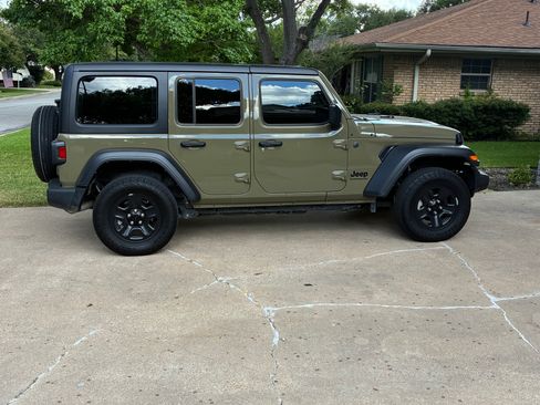 Used 2025 Jeep Wrangler Unlimited Sport AWD/4WD image 1