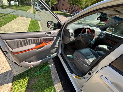 Used 2008 Toyota Sienna XLE Limited AWD/4WD image 11