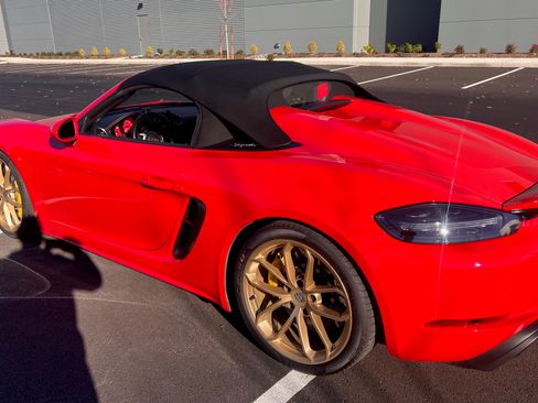 Used 2021 Porsche 718 Boxster Spyder image 14