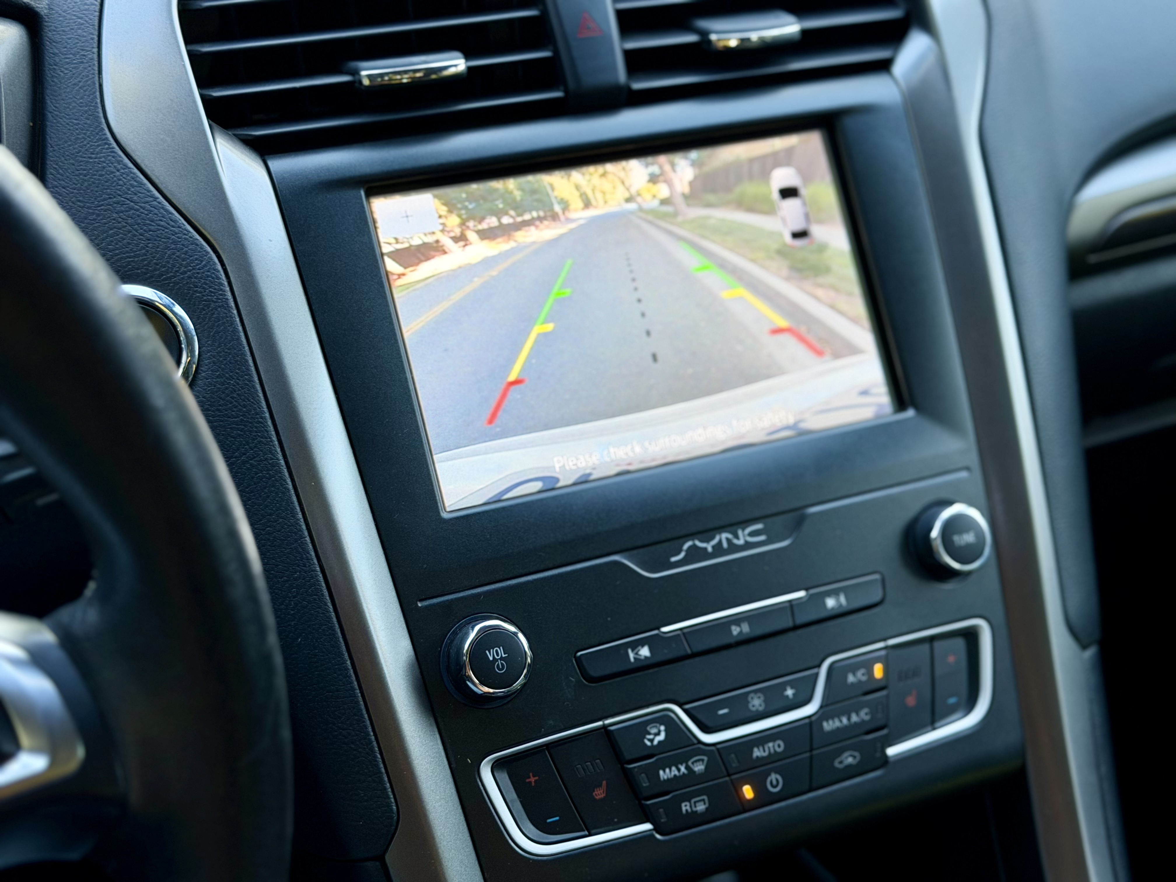 Used 2020 Ford Fusion SEL FWD image 12