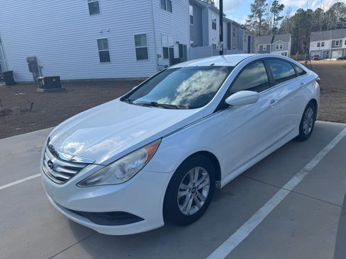Used 2014 Hyundai Sonata GLS image 1