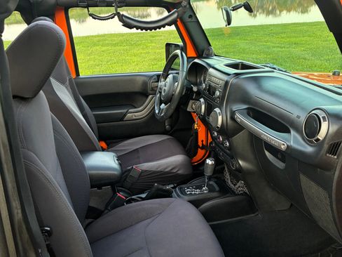 Used 2013 Jeep Wrangler Sport AWD/4WD image 12