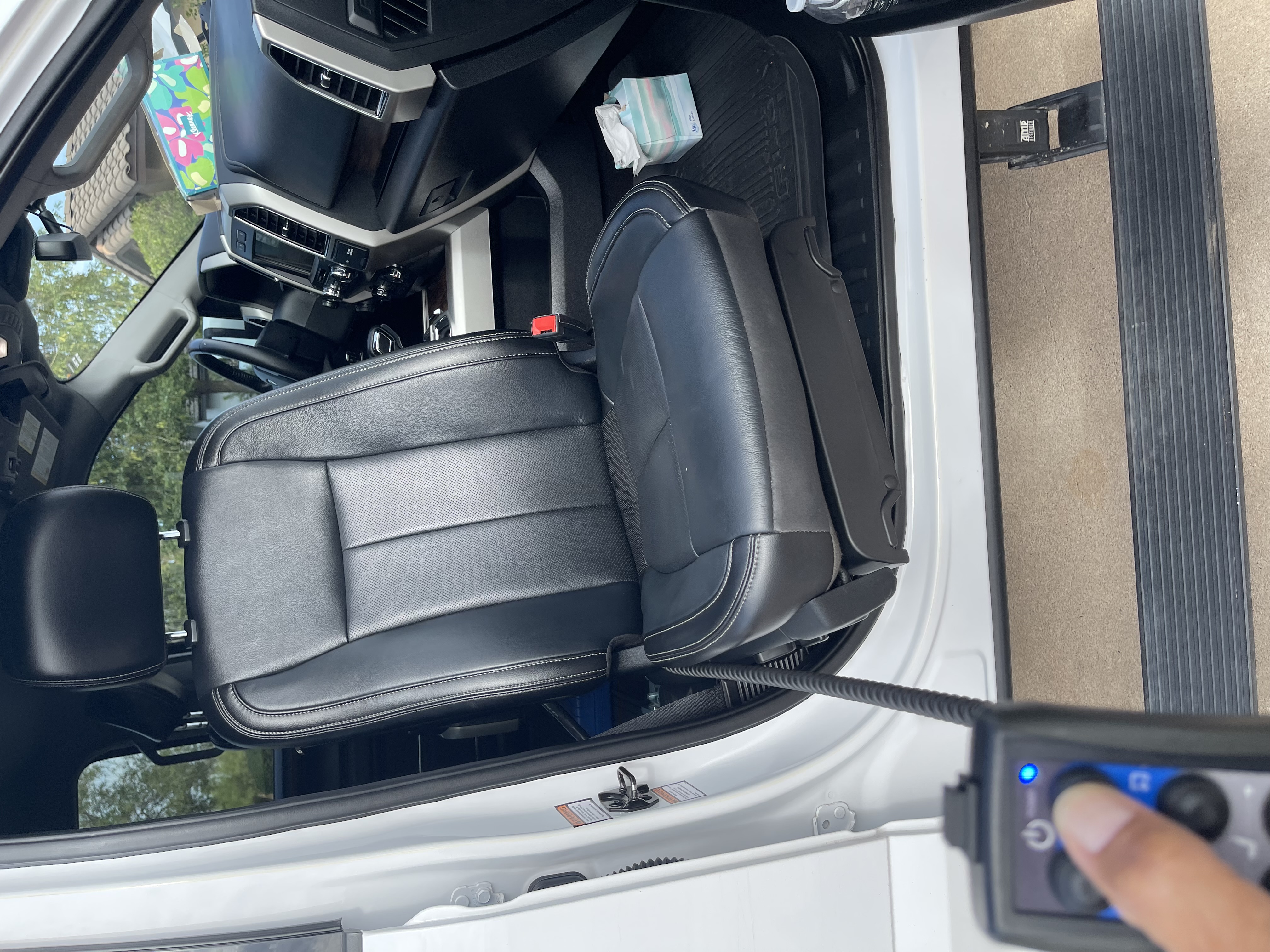 Used 2019 Ford F150 Lariat w/ Trailer Tow Package AWD/4WD image 10