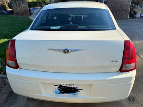 Used 2006 Chrysler 300 image 6