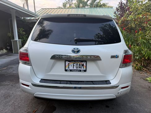 Used 2013 Toyota Highlander Hybrid Sport Utility 4D image 6