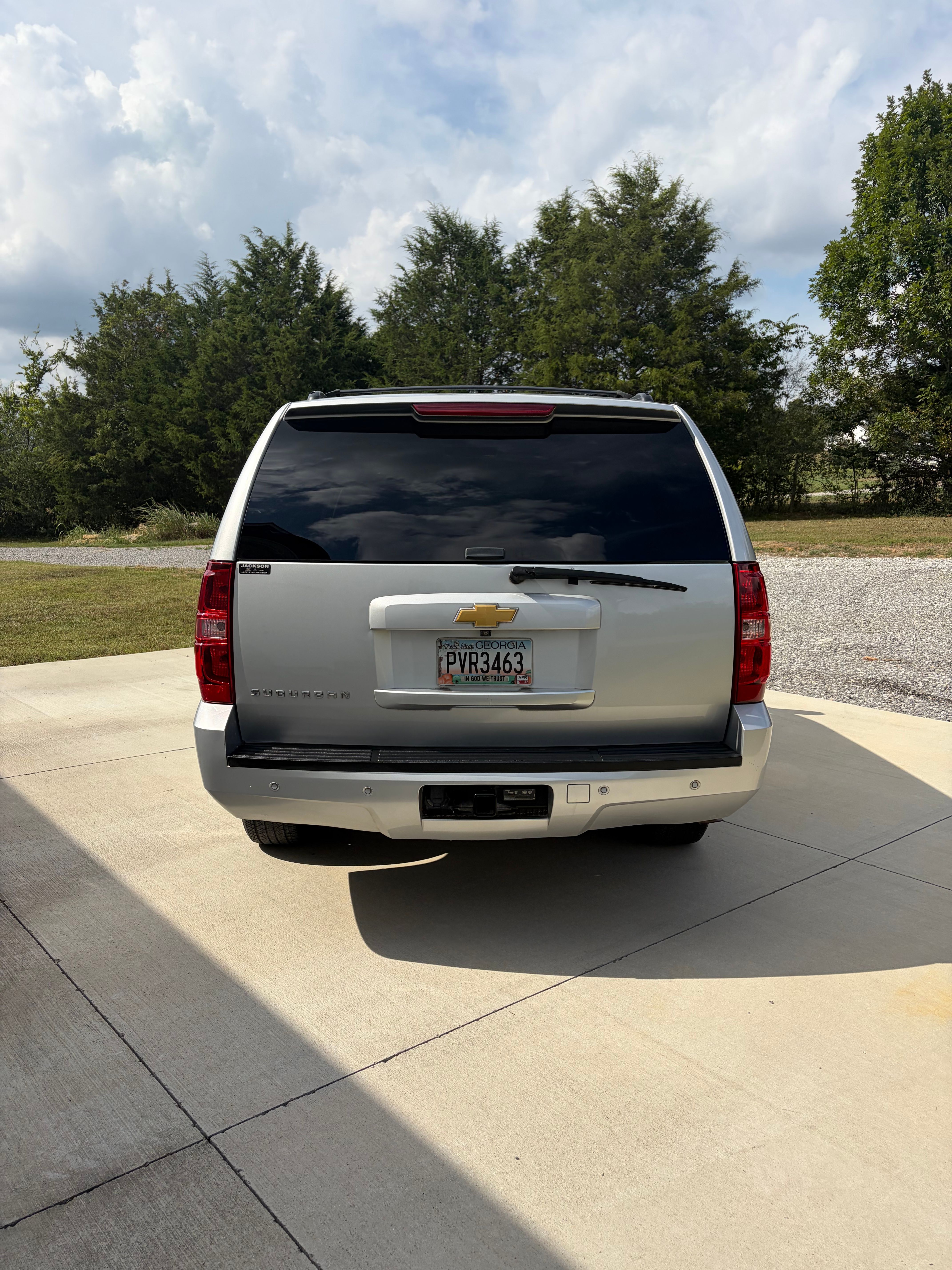 Used 2014 Chevrolet Suburban LT RWD image 5