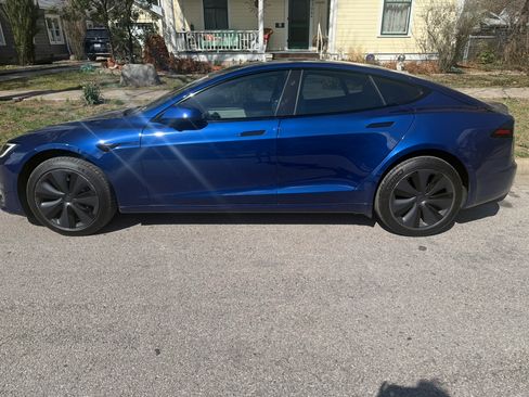 Used 2022 Tesla Model S Standard Range image 1