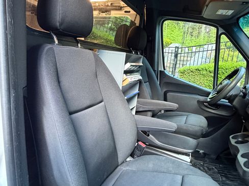 Used 2020 Mercedes-Benz Sprinter 2500 image 19