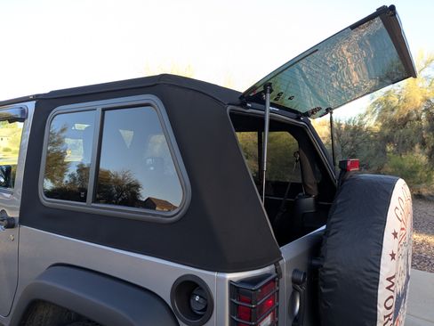 Used 2013 Jeep Wrangler Rubicon w/ PWR Convenience Group image 11