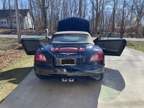 Used 2006 Chrysler Crossfire Limited RWD image 4