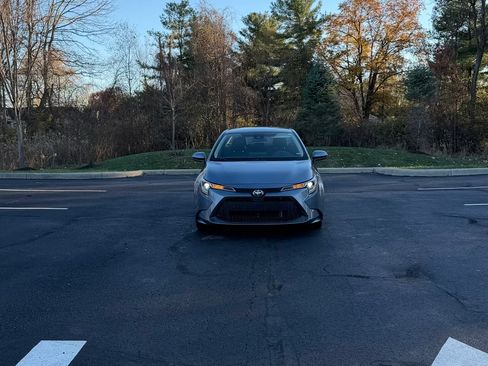 Used 2022 Toyota Corolla LE image 4