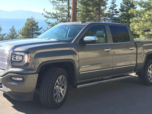 Used 2017 GMC Sierra 1500 Denali image 1