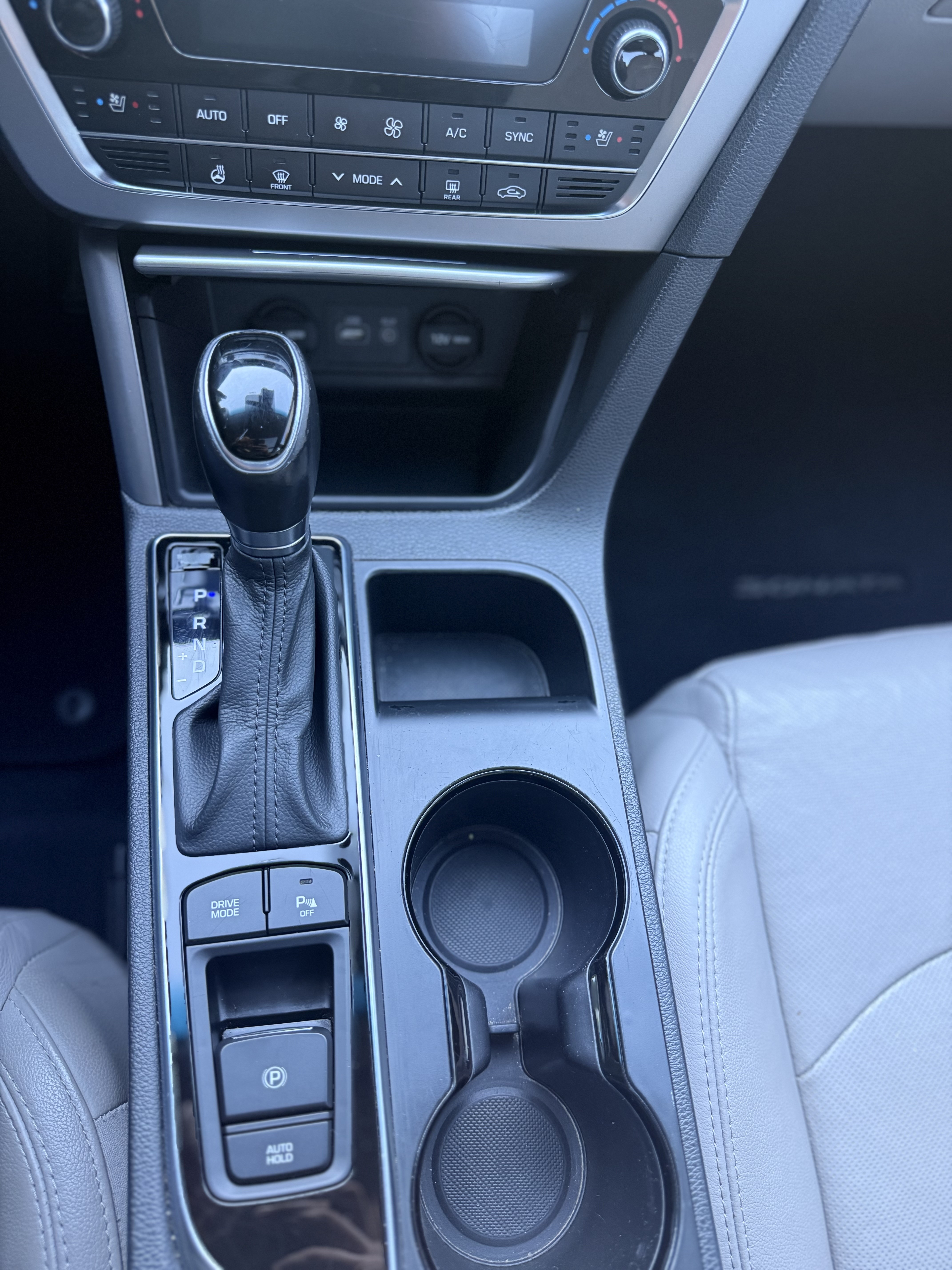 Used 2015 Hyundai Sonata Limited w/ Option Group 06 FWD image 25