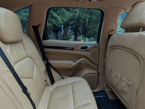 Used 2011 Porsche Cayenne AWD/4WD image 12
