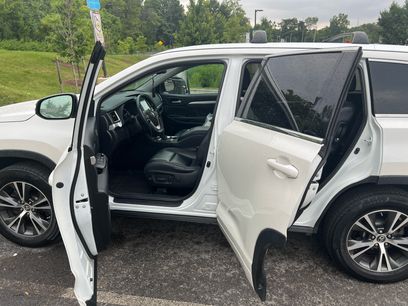 Used 2016 Toyota Highlander XLE