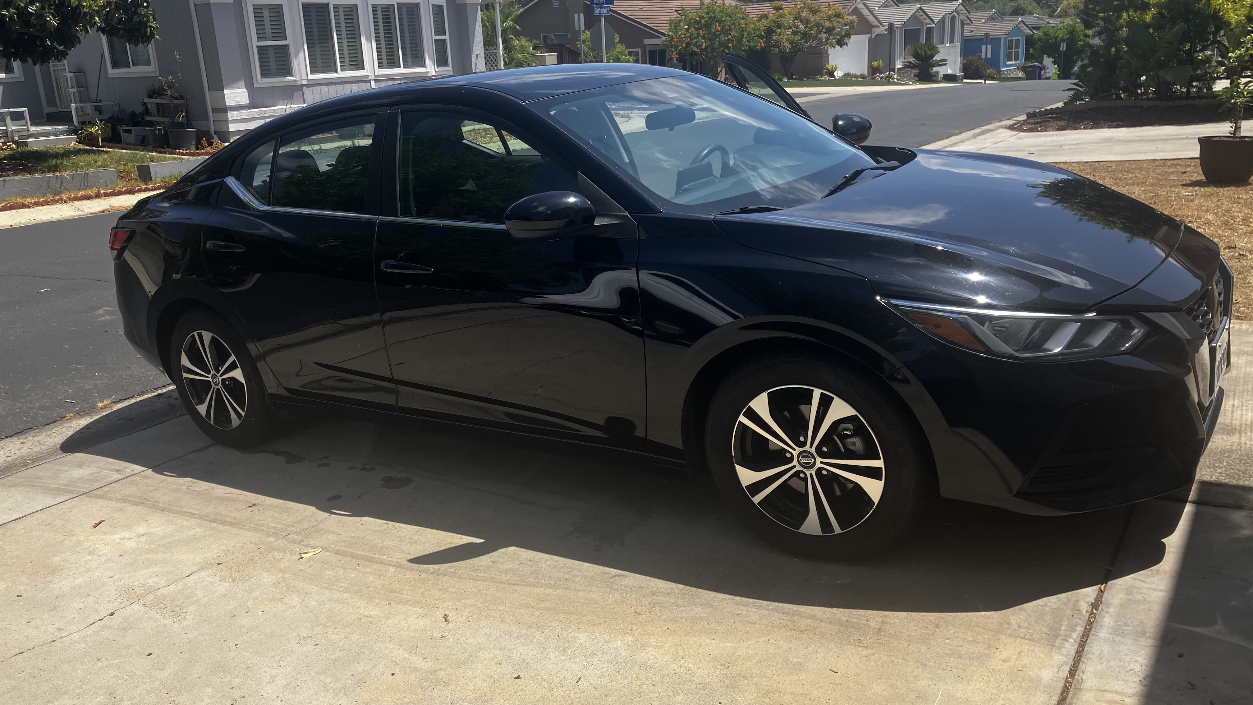 Used 2021 Nissan Sentra SV FWD image 1