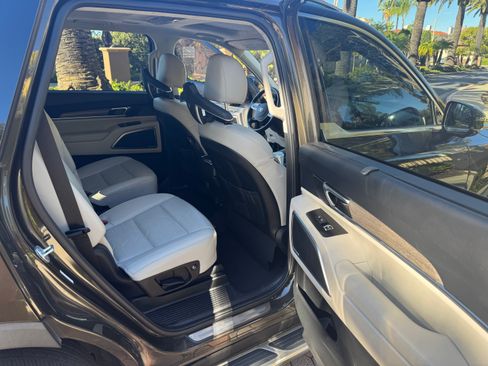 Used 2020 Kia Telluride SX w/ SX Prestige Package image 12