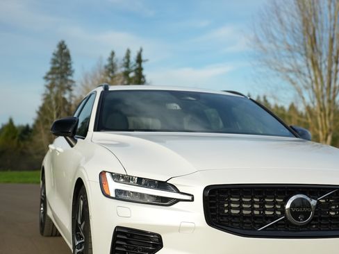 Used 2025 Volvo V60 T8 Polestar w/ Protection Package Premier image 6