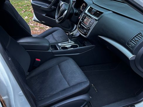 Used 2018 Nissan Altima 2.5 SV image 2