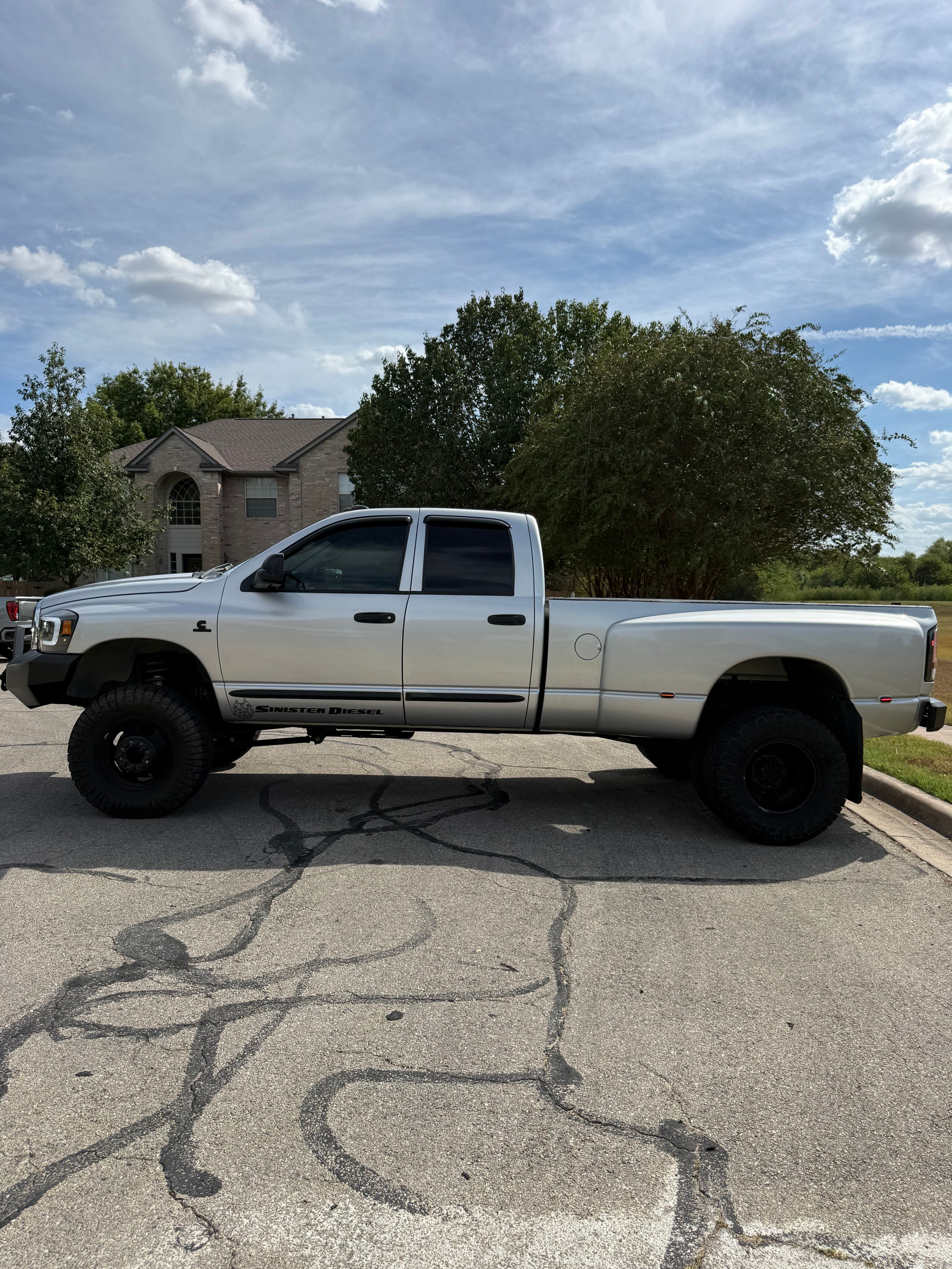 Used 2006 Dodge Ram 3500 Truck SLT AWD/4WD image 2