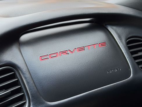 Used 2004 Chevrolet Corvette Convertible w/ Preferred Equipment Group image 15