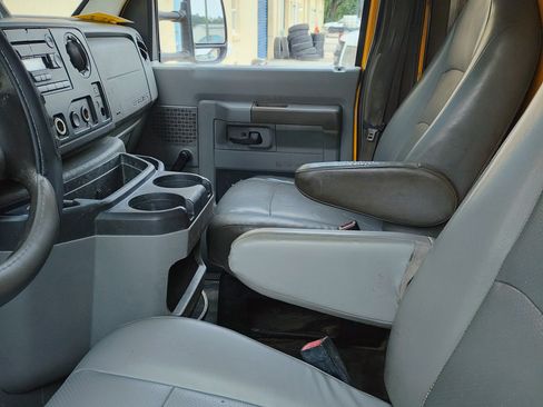 Used 2011 Ford E-350 and Econoline 350 Super Duty image 4