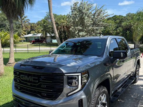 Used 2023 GMC Sierra 1500 SLT w/ SLT Premium Package image 5