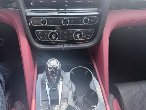 Used 2023 Bentley Bentayga AWD/4WD image 24