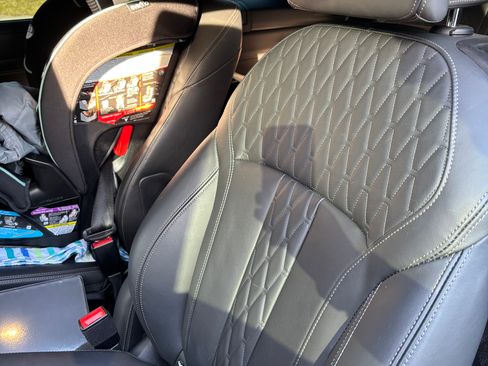 Used 2023 BMW X7 M60i w/ Executive Package image 5