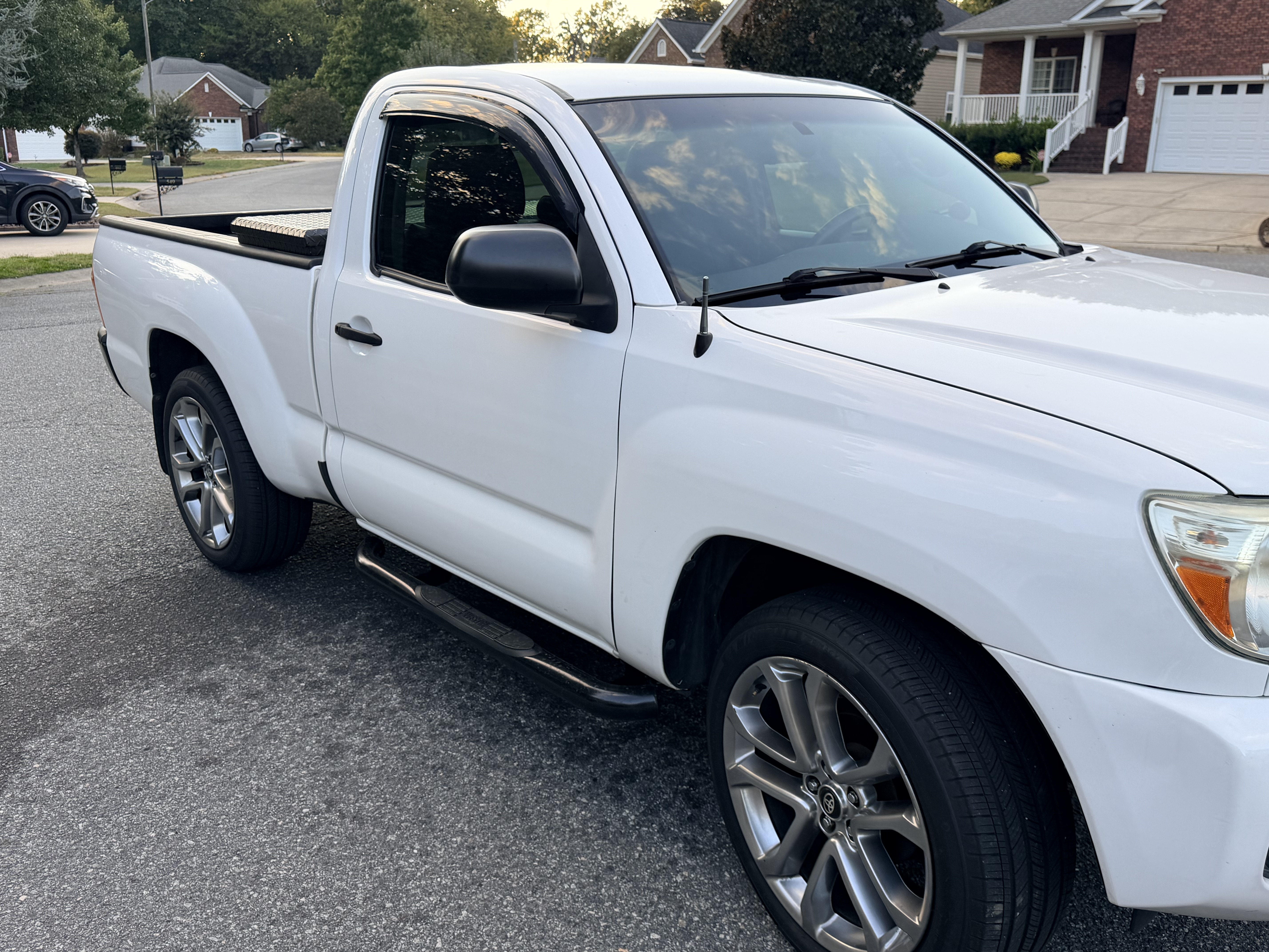 Used 2014 Toyota Tacoma 2WD Regular Cab image 2