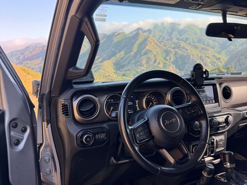 Used 2018 Jeep Wrangler Unlimited Sport S AWD/4WD image 13