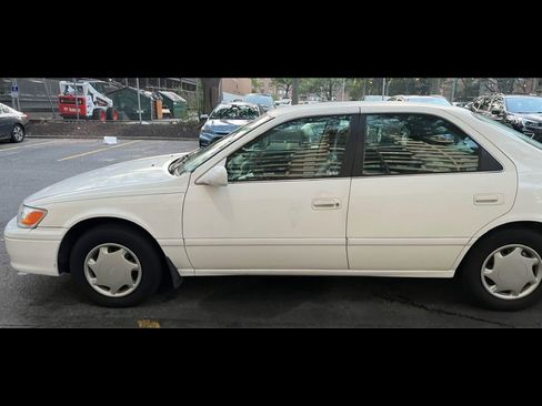 Used 2000 Toyota Camry CE image 8