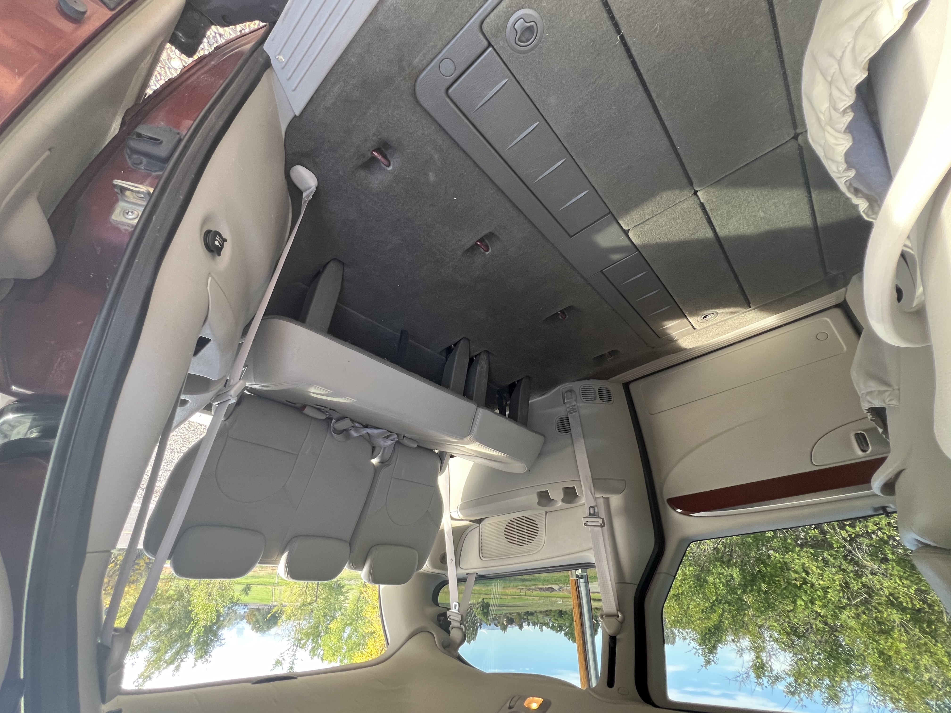 Used 2007 Chrysler Town & Country Limited FWD image 12