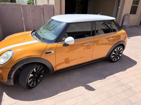 Used 2015 MINI Cooper 4-Door Hardtop FWD image 8
