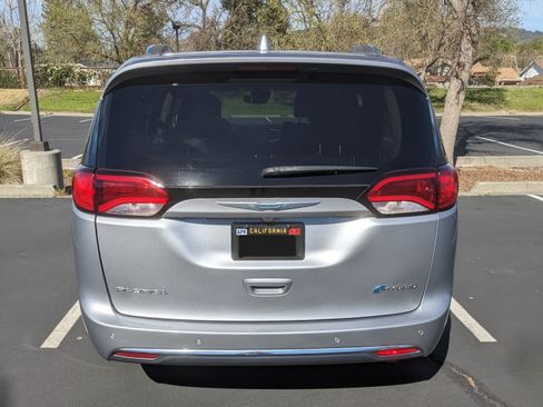 Used 2018 Chrysler Pacifica Limited w/ Advanced Safetytec Group image 5