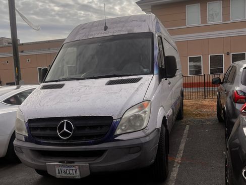 Used 2010 Mercedes-Benz Sprinter 2500 image 1