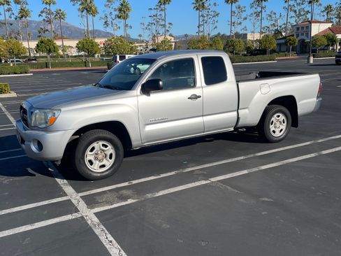 Used 2011 Toyota Tacoma 2WD Access Cab image 1