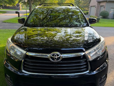 Used 2015 Toyota Highlander XLE AWD/4WD image 1