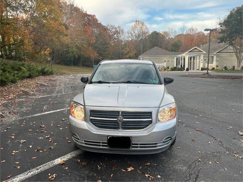 Used 2010 Dodge Caliber SXT image 2