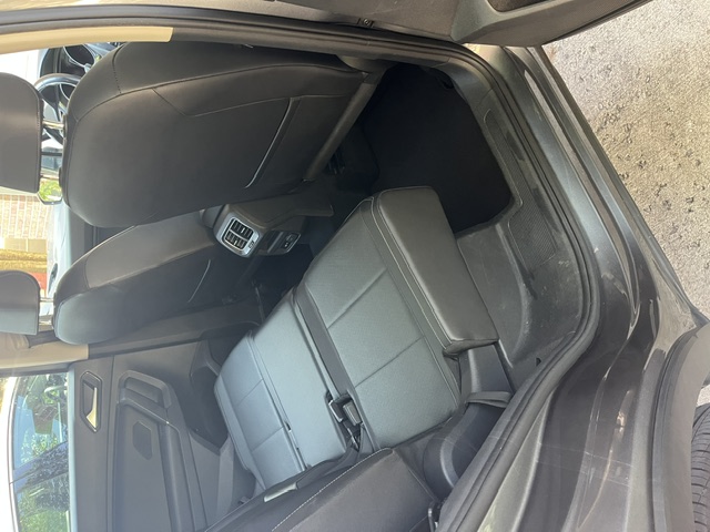 Used 2018 Volkswagen Tiguan SE FWD image 12